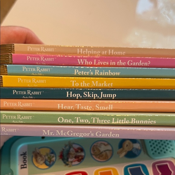 Peter Rabbit Me Reader Electronic Book Set - Picture 2 of 6